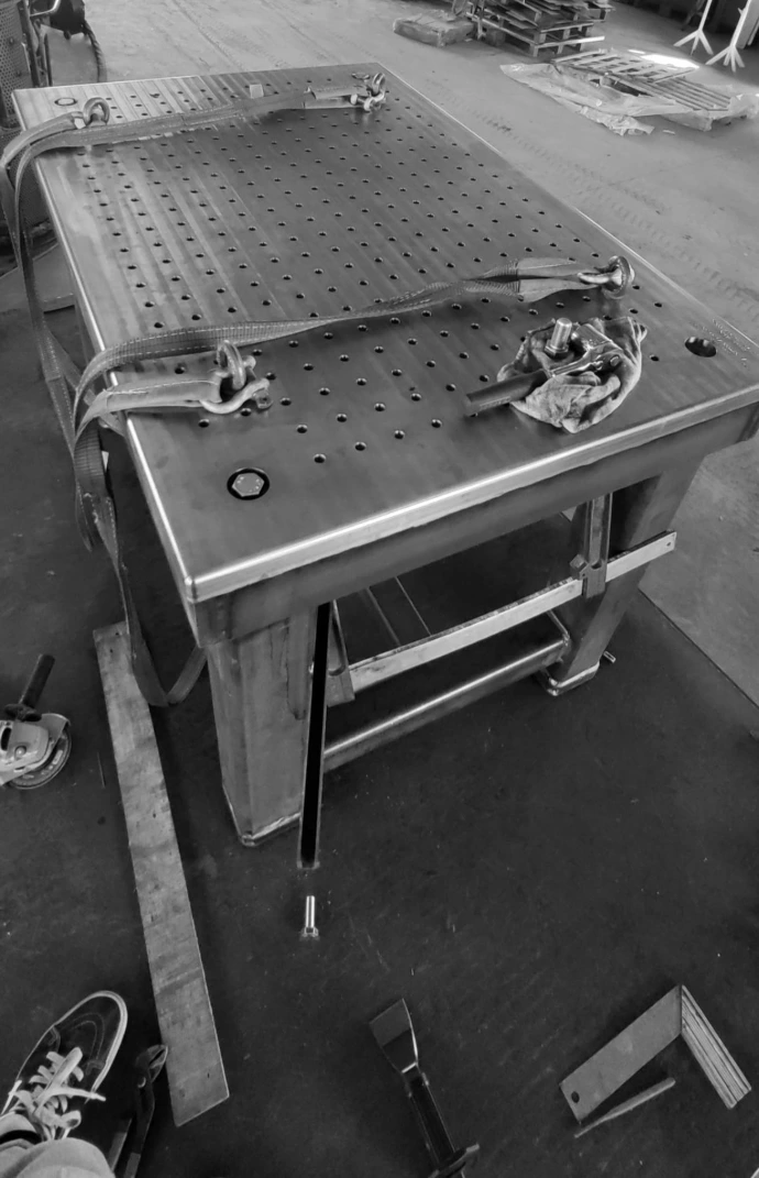 table de montage métallique sur mesure réalisé par ATM17