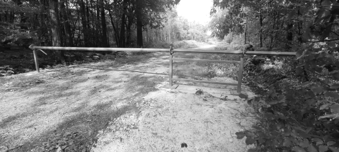 barrière coulissante en foret sur mesure réalisé par ATM17