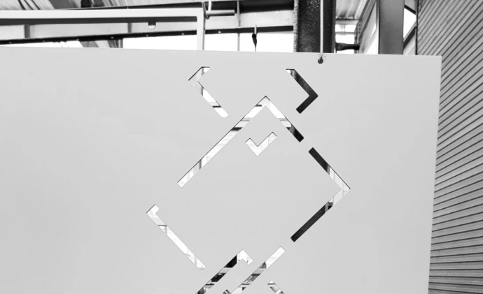 Fabrication d'une structure métallique sur mesure par ATM17